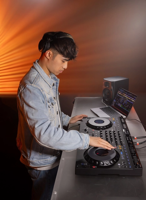 AlphaTheta DDJ-GRV6 DJ Controller 