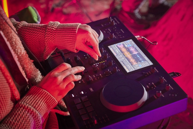 AlphaTheta OMNIS-DUO All-in-one DJ system 
