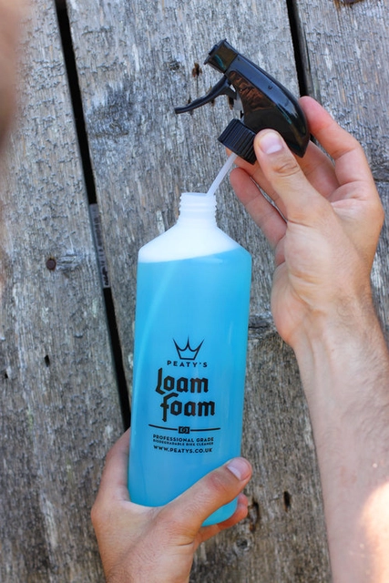 Peaty's LoamFoam Cleaner Konsentrat 1 L, Blandes 1:5, Gir 5 L Loam Foam 