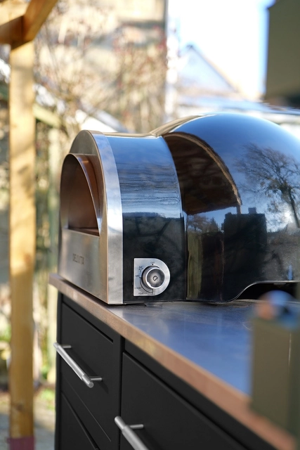 Delivita Flow Dual-Fuel Pizza Oven Very Black 