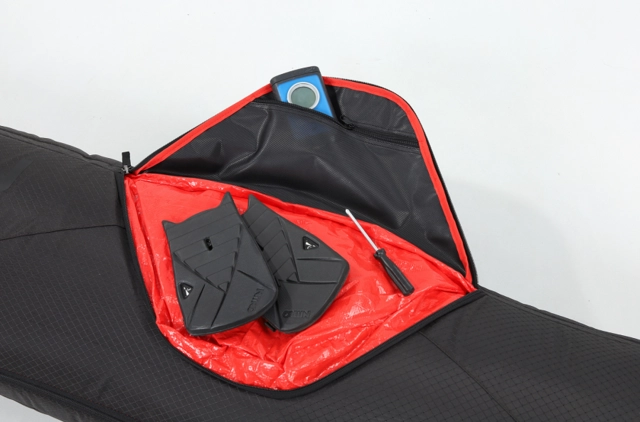 Nitro Tracker Wheelie Board Bag Raven 