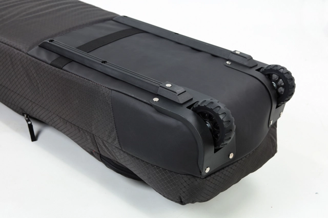Nitro Tracker Wheelie Board Bag Raven 