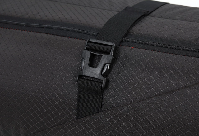 Nitro Tracker Wheelie Board Bag Raven 