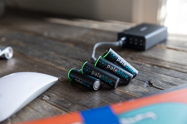Pale Blue Li-Ion Rechargeable AA Battery 4-pack AA w/ 4x1 charging cable USB-C 
