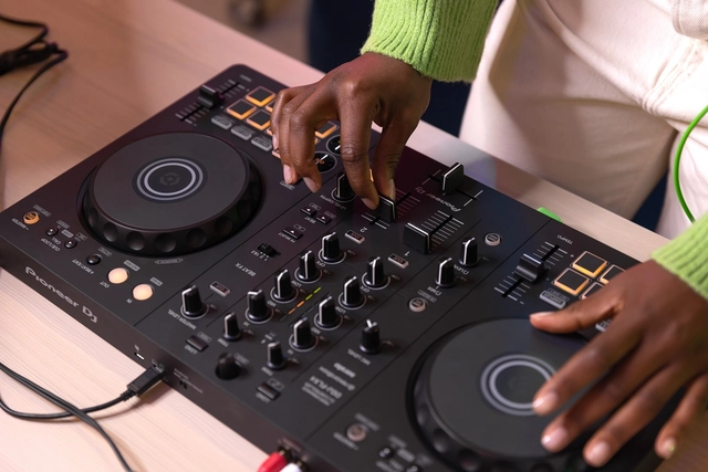 Pioneer DJ DDJ-FLX4 DJ Rekordbox Controller 