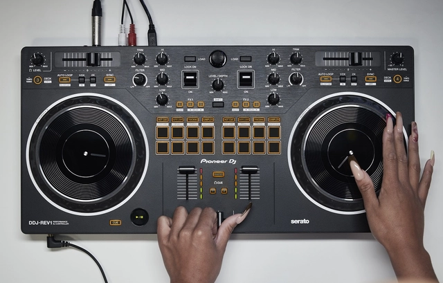 Pioneer DJ DDJ-REV1 DJ Controller 