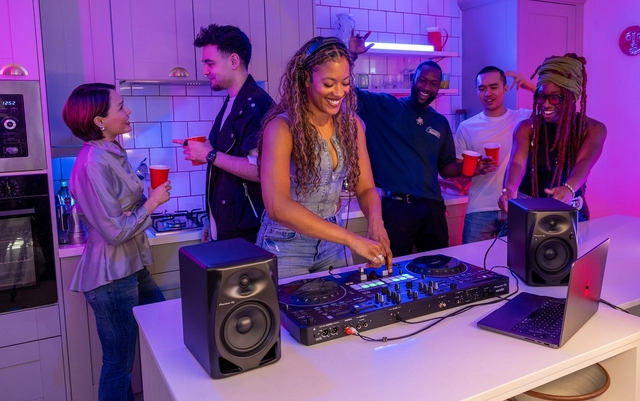 Pioneer DJ DDJ-REV5 DJ Controller 