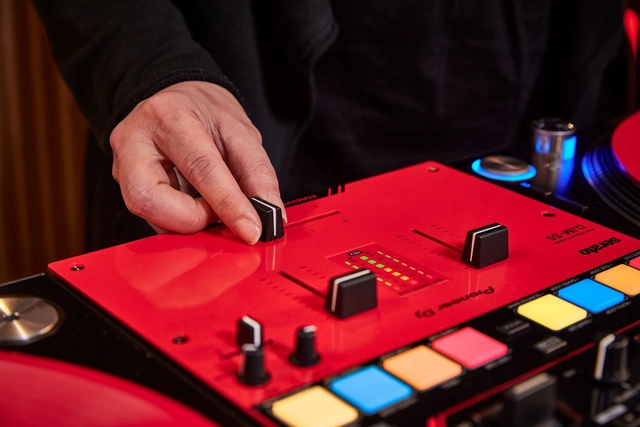 Pioneer DJ DJM-S5 2 Channel Battle Mixer 
