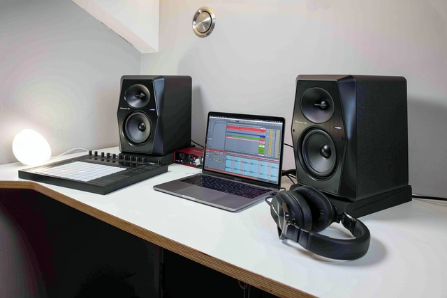 Pioneer DJ VM-70 7" Monitor Speakers, Singular 