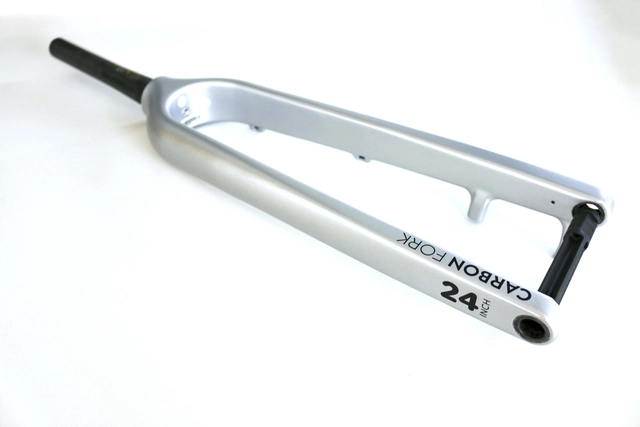 Gaffel Woom OFF Carbon 24" 1"-1 1/8" baby taper, 100x15mm Silver 