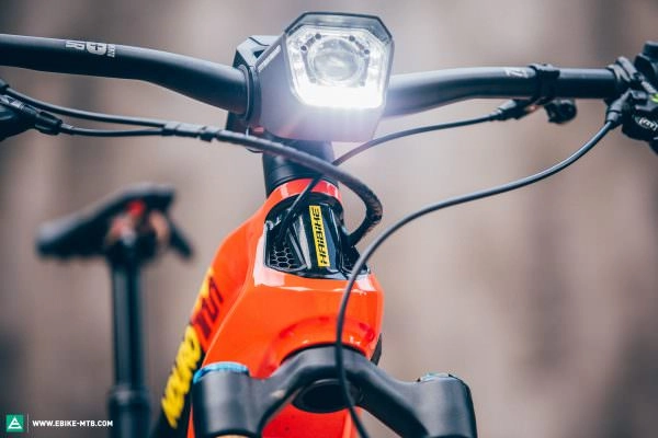 Lykt foran Haibike Skybeamer 5000 Flyon Exclusively for Flyon 